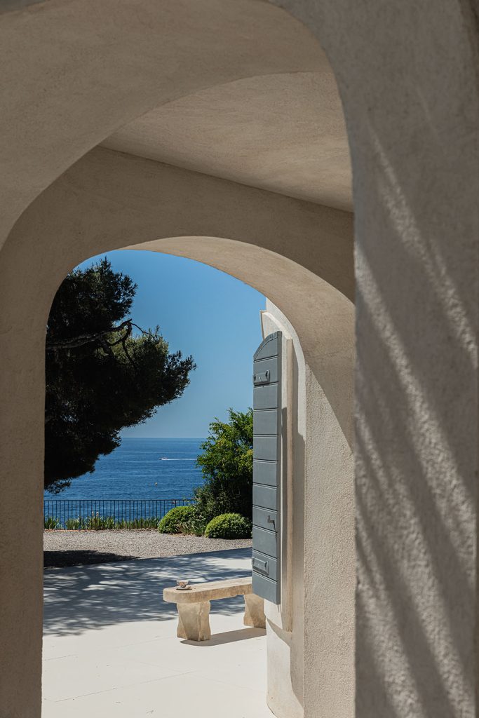 Porche et terrasse avec arches, vue sur la mer, maison à Cassis